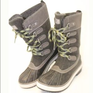 NWOB UGG mid-calf waterproof winter boots